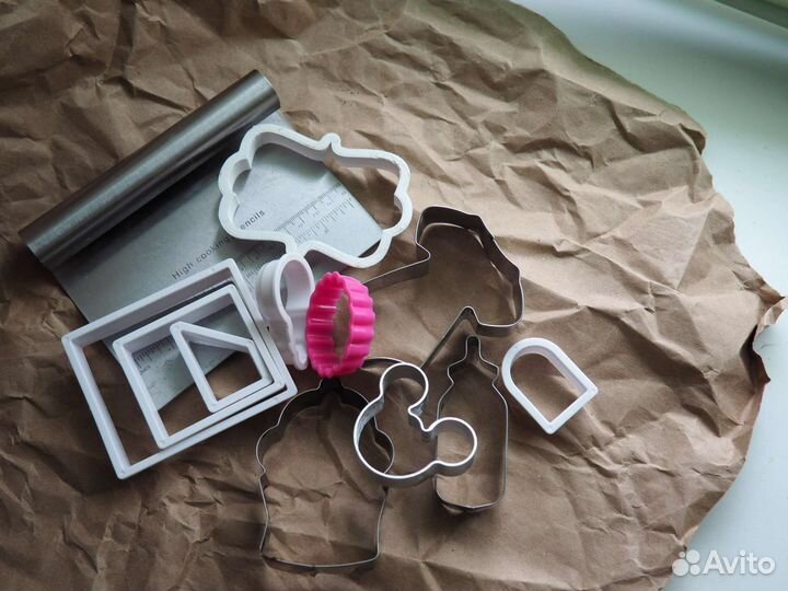 Формы для печенья и кондитерский шпатель