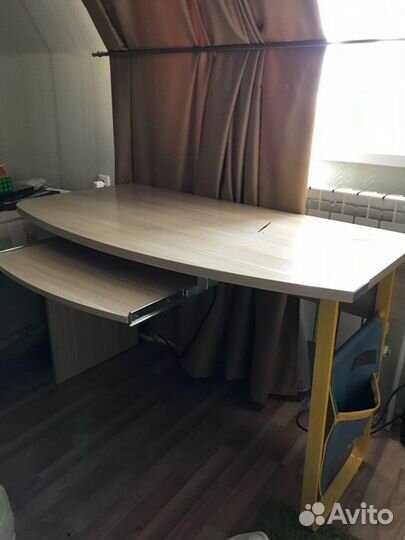 Письменный стол