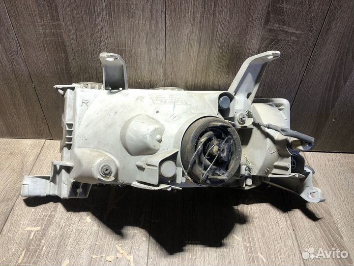 Фара правая Toyota BB NCP30 NCP31 NCP34 NCP35