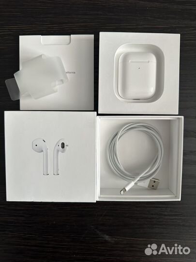 Airpods 2 с беспроводной зарядкой