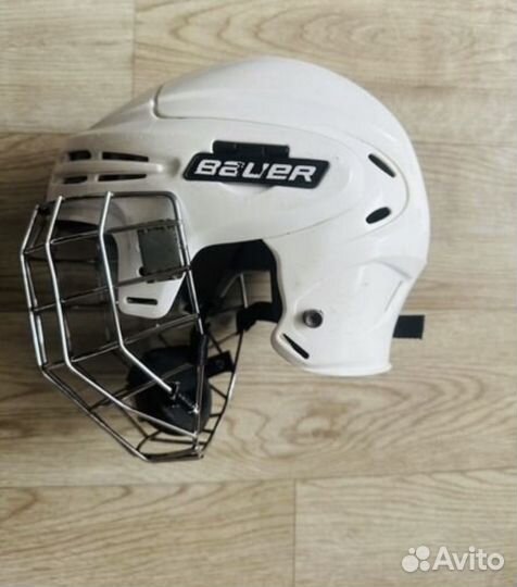 Хоккейный шлем