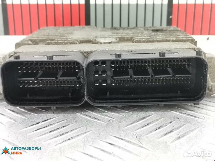 Блок управления двигателем Volkswagen Jetta 5 2011