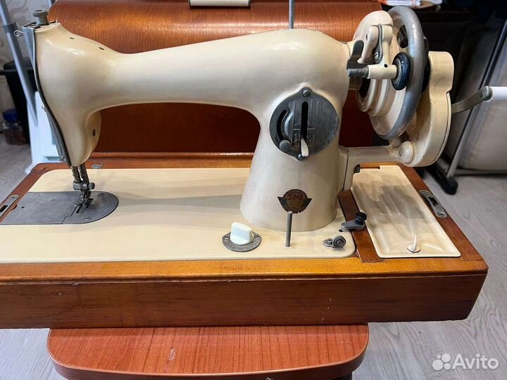 Швейная машинка настольная ручная пмз им.Калинина