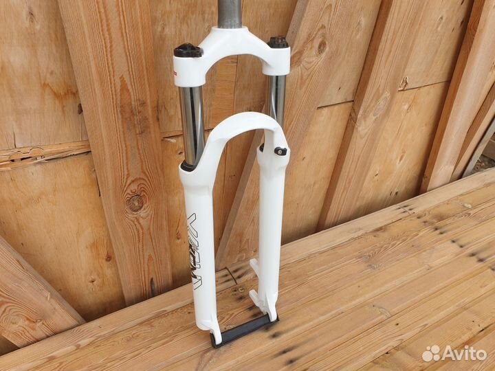 Вилка 27.5 SR Suntour XCM 100мм