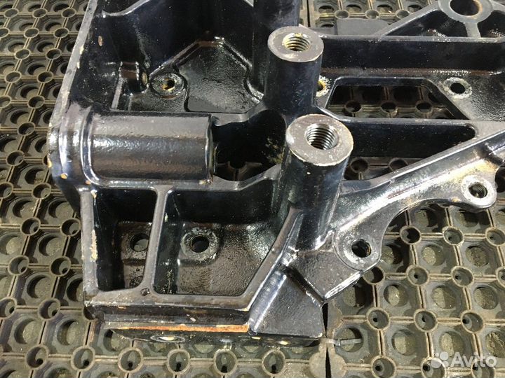 Кронштейн буксировочный левый Volvo FH