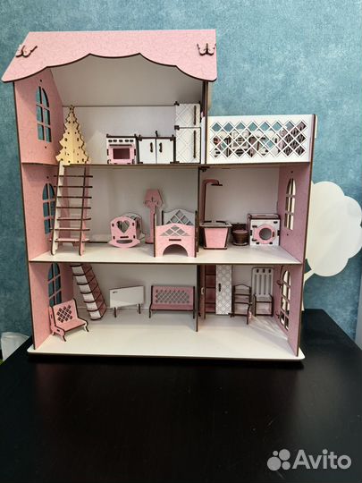 Кукольный домик с мебелью деревянный