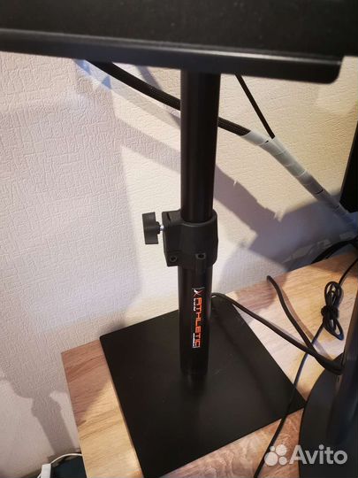 Стойки для студийных мониторов (настольные)