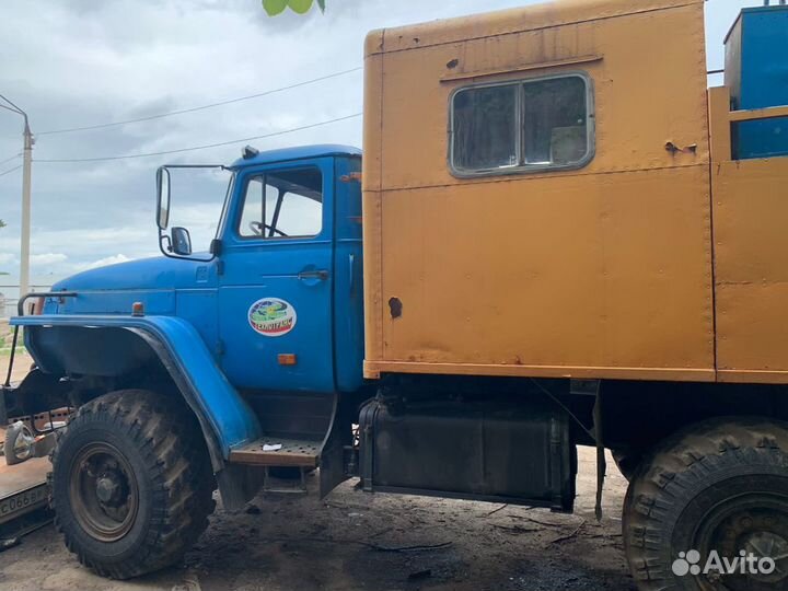 Урал 3255-0010-41 с КМУ, 2005