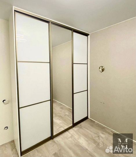 Шкаф купе с зеркалом