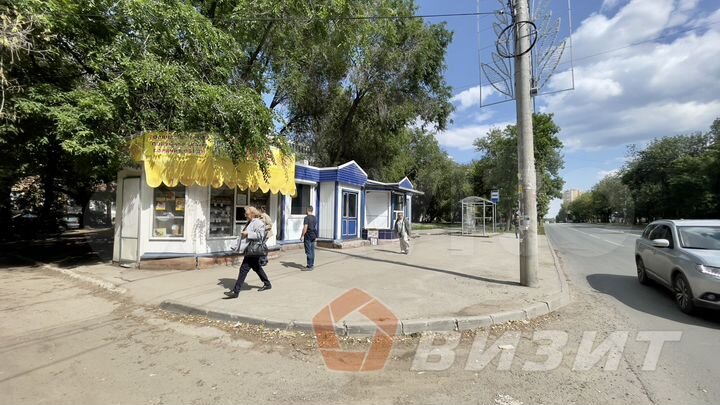 Торговое помещение на первой линии у остановки