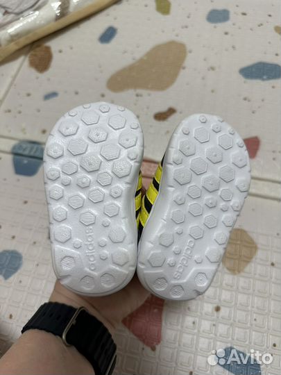 Кроссовки детские adidas 18 размер