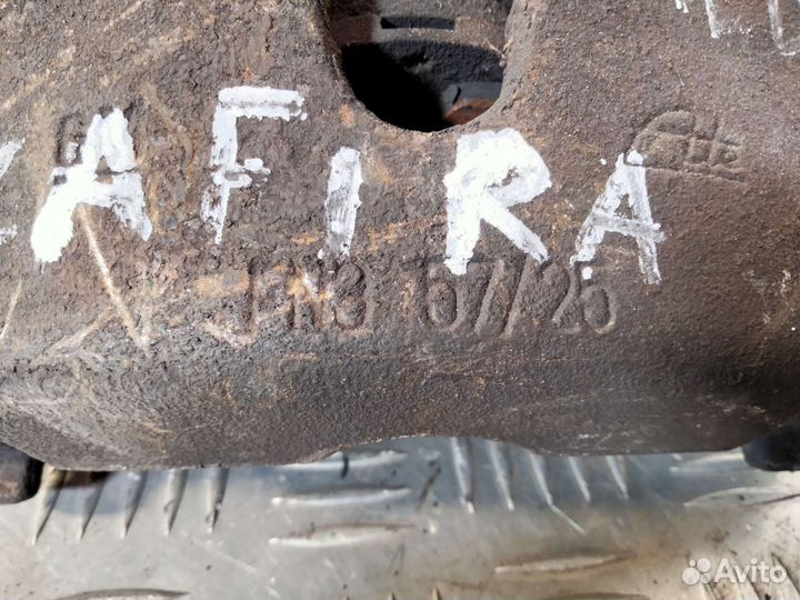 Суппорт передний левый Опель Зафира А