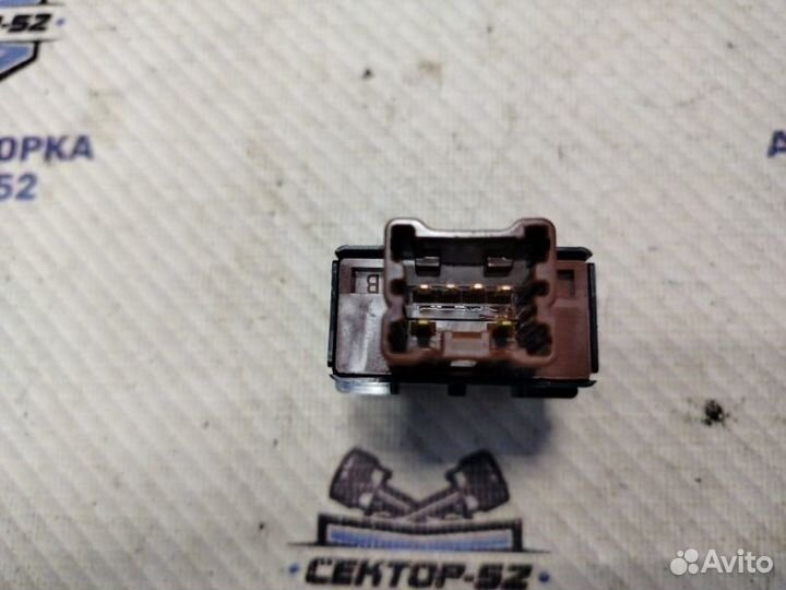 Кнопка обогрева сидений передняя Nissan Juke F15