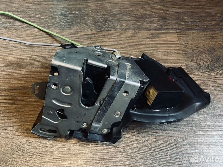 Замок передней правой двери BMW e38