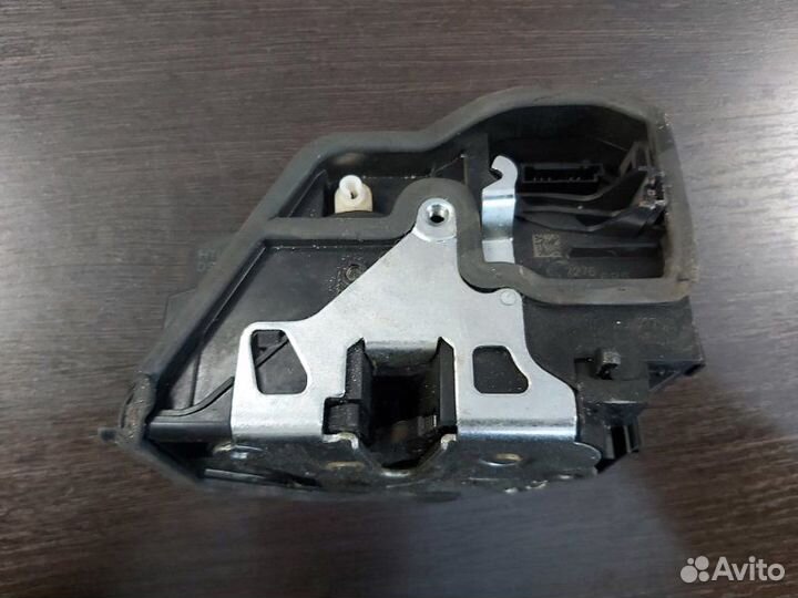 Замок двери задний левый Bmw X5 4.8I E70 N62N 4.8I