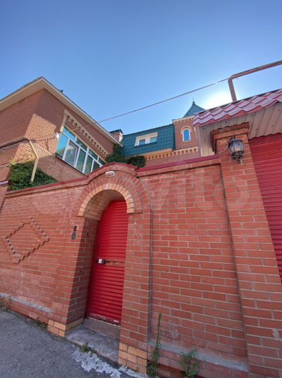 Дом 388,3 м² на участке 11,6 сот.