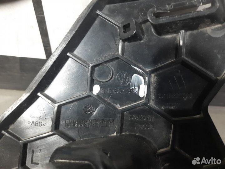 Кронштейн решетки радиатора Volkswagen Polo 6