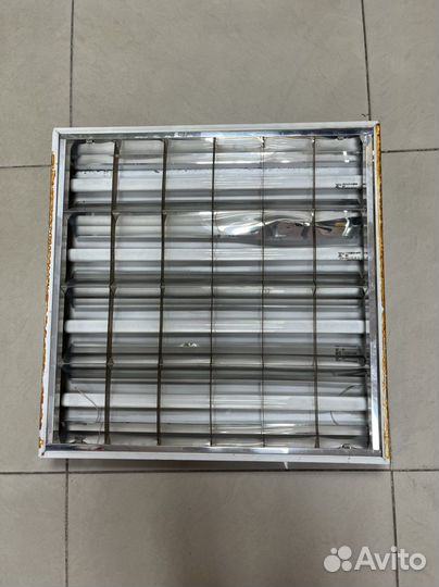 Светильник потолочный встраиваемы