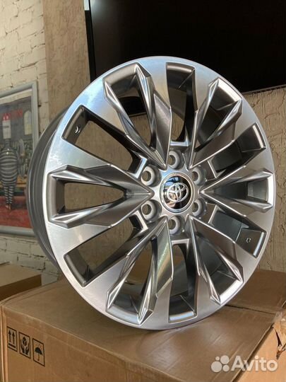Литые диски на Toyota Land Cruiser 300 R20