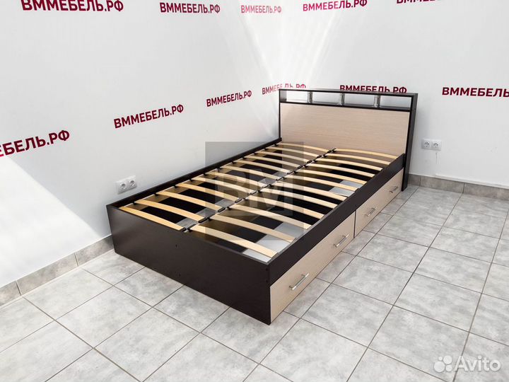 Кровать полутороспальная с ящиками