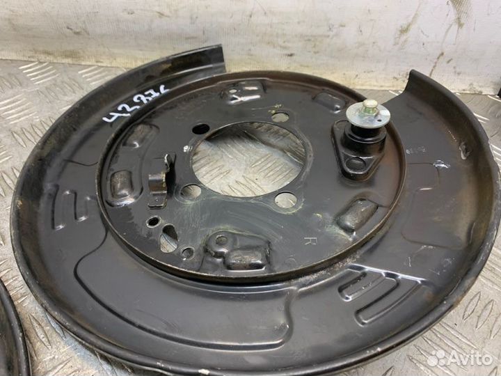 Щит опорный задний Toyota Highlander GSU55 2grfe