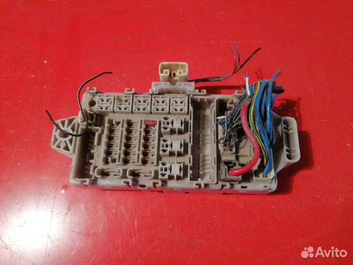 Блок предохранителей Mitsubishi Outlander 2