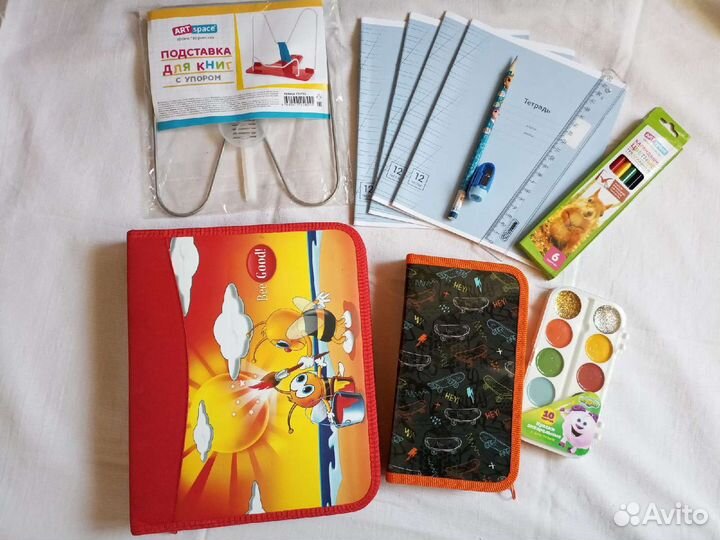 Набор для школ подставка, ручка, тетради, альбом