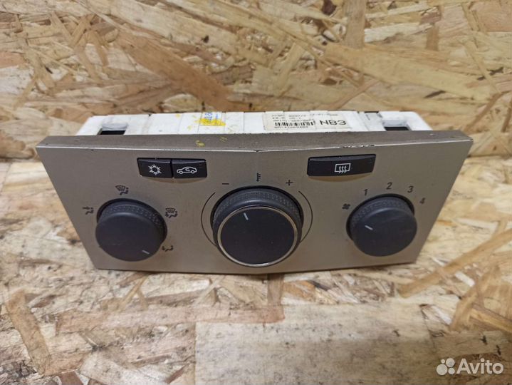 Блок управления климатом Opel Zafira B Astra H