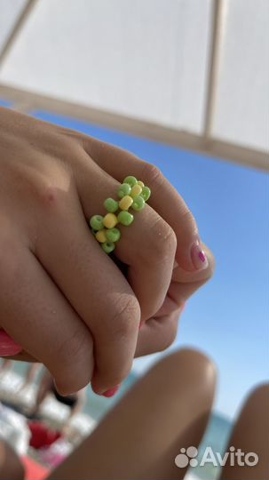 Украшение из бисера