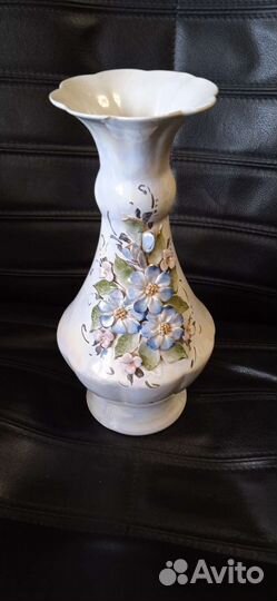 Ваза. Высота 30 см. Ширина дна 11 см