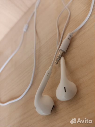 Проводные наушники