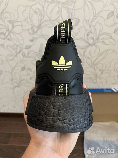 Кроссовки adidas nmd r1 черные