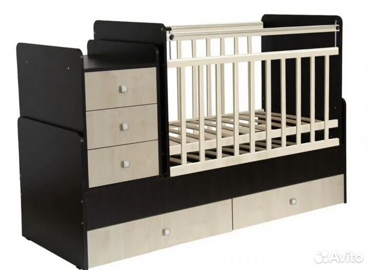 Детская кроватка с маятником