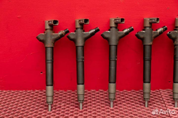 Форсунка топливная Toyota Land Cruiser 200 1VD