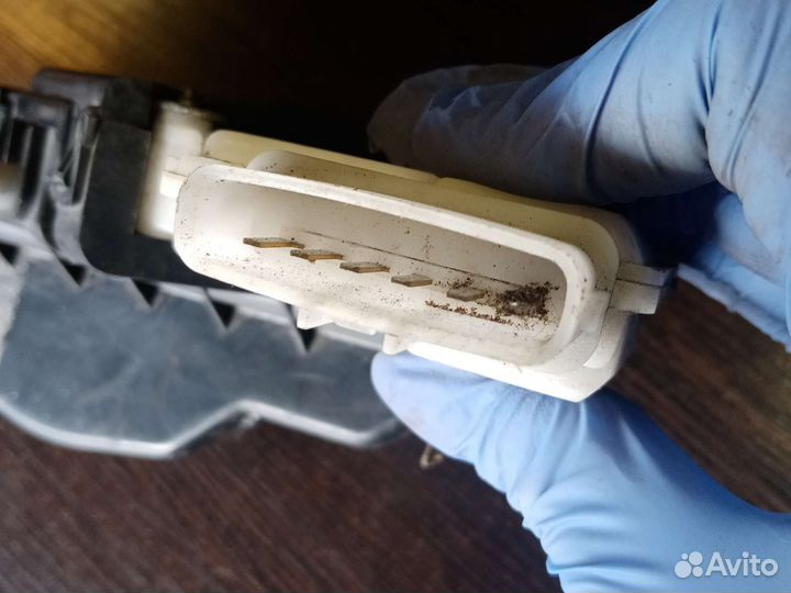 Замок двери передний правый Hyundai H 1