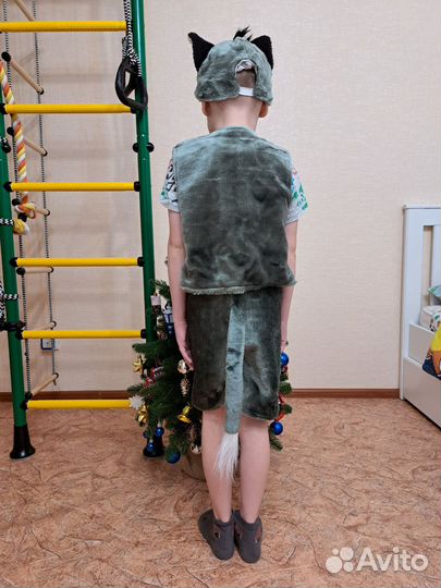 Волк, человек паук для нового года