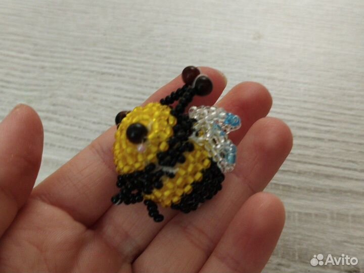 Амигуруми из бисера пчелка