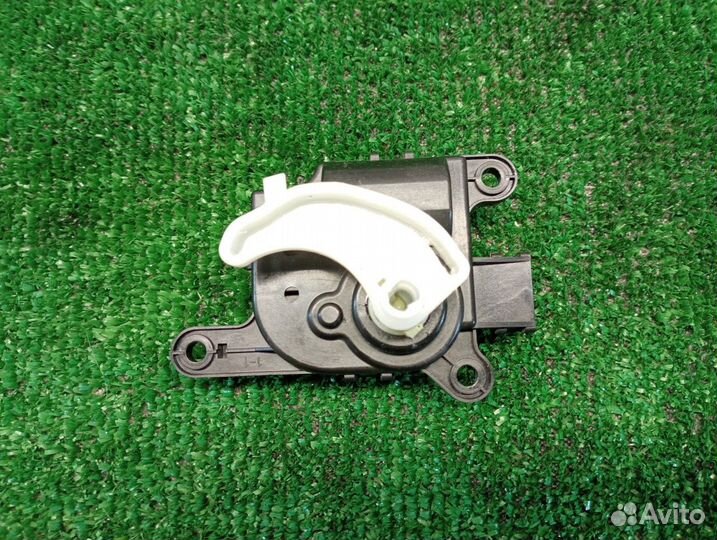 Моторчик привода заслонок отопителя (печки)