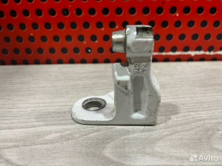 Петля двери задней правой Land Rover Range Rover