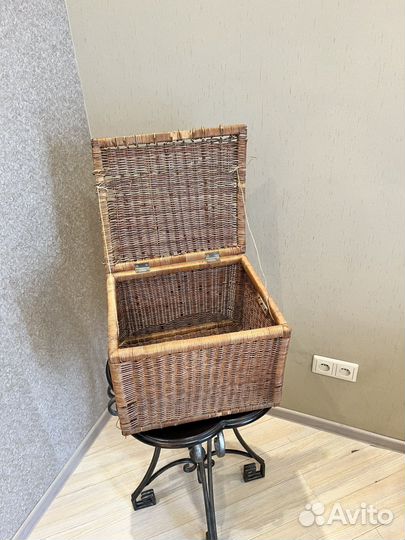 Ящик плетеный с крышкой