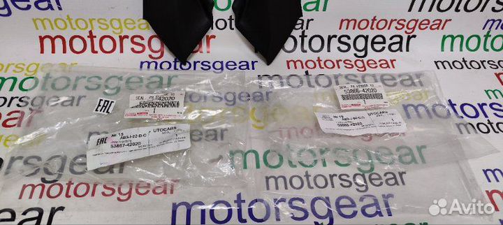 Молдинг лобового стекла Toyota Rav4 XA40 2013