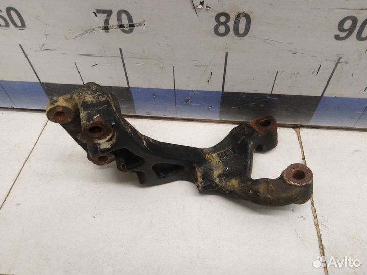 Кронштейн (сопут. товар) Hi Lux 2015