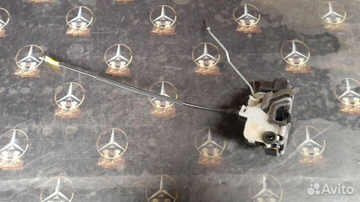 Замок задней двери Прав. 13579556 Опель Астра