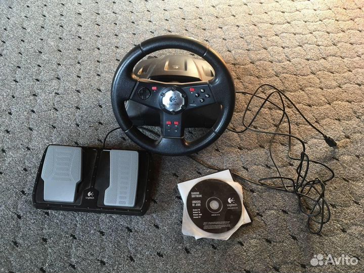 Игровой руль с педалями
