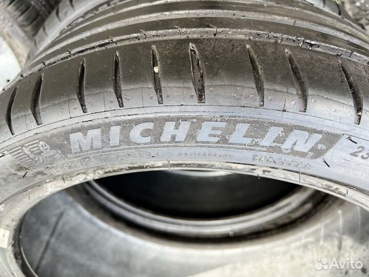 Michelin Pilot Sport 4 235/40 R19