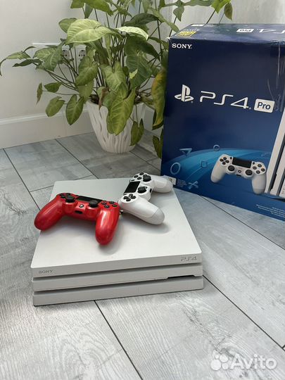 Sony Playstation 4 Pro 1TB 2 геймпада