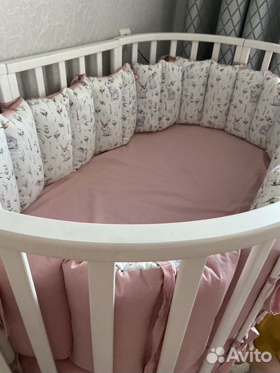 Детская кроватка с маятником круглая