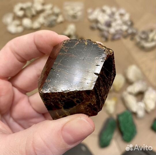 Гранаты меланит,альмадины,друзы