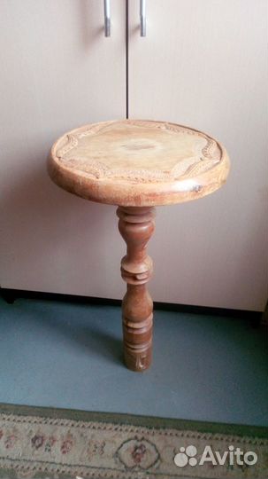 Столик резной деревянный