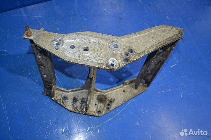 Кронштейн подножки, правый renault trucks Premium